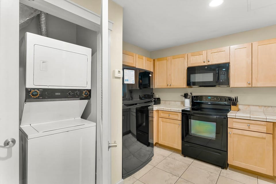 8-15100 Front Beach Rd 508-18