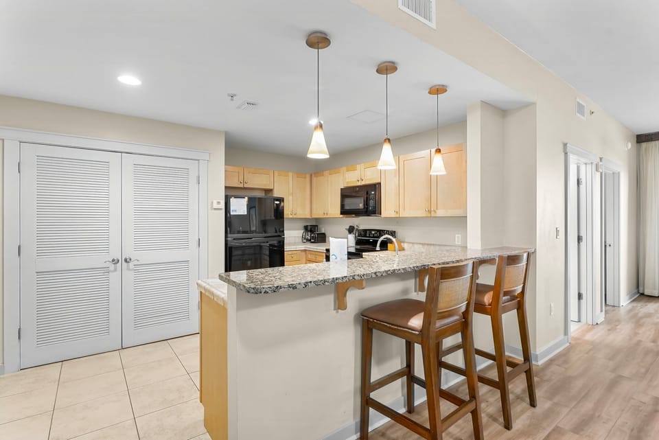7-15100 Front Beach Rd 508-17