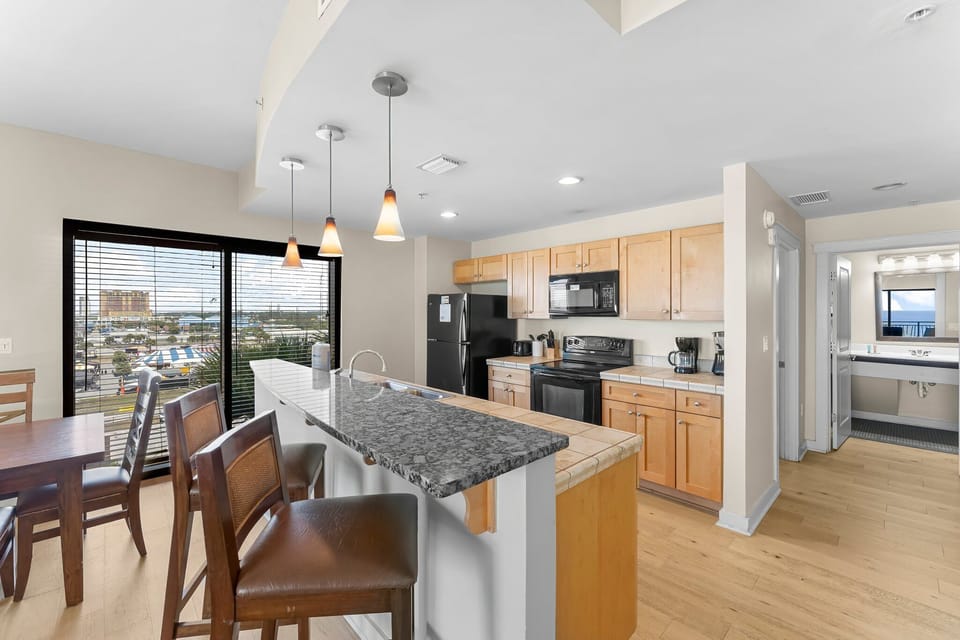 14-web-or-mls-15100  Front Beach Road 603-9