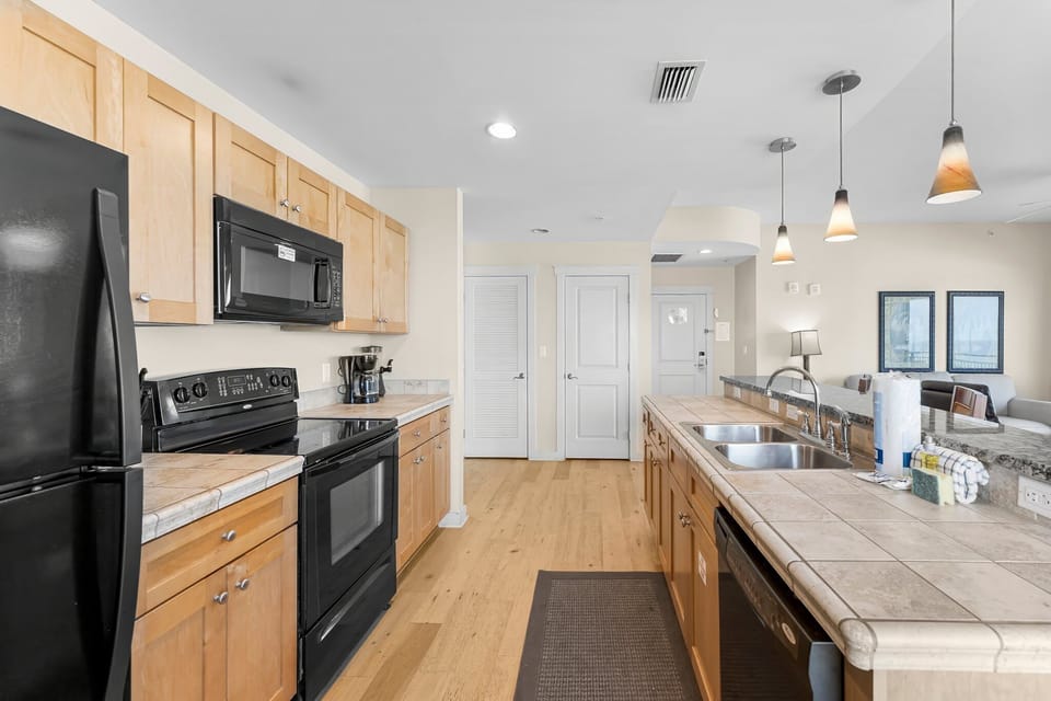 13-web-or-mls-15100  Front Beach Road 603-8