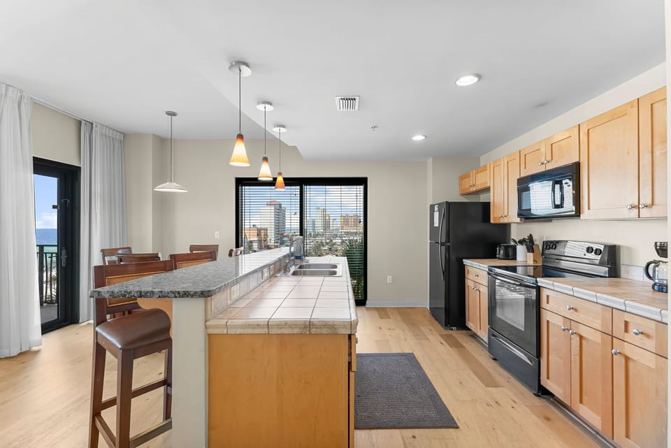 12-web-or-mls-15100  Front Beach Road 603-7