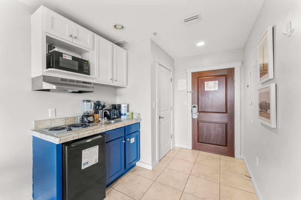 1-web-or-mls-15100 Front Beach Rd 815-1
