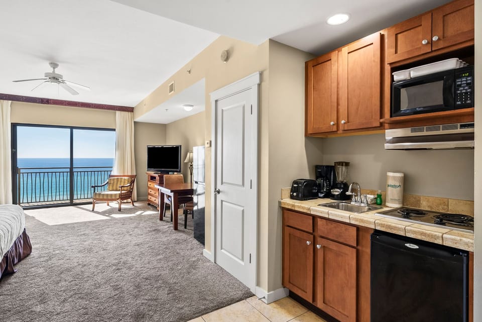 Panama City Beach Condo Unit 820 (3)