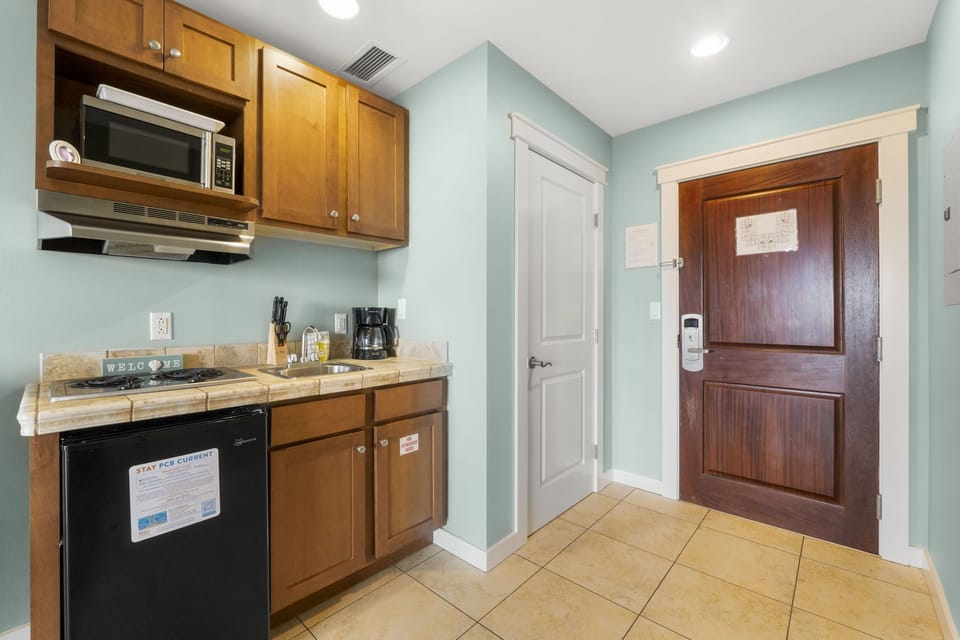 3-web-or-mls-15100-front-beach-rd-915