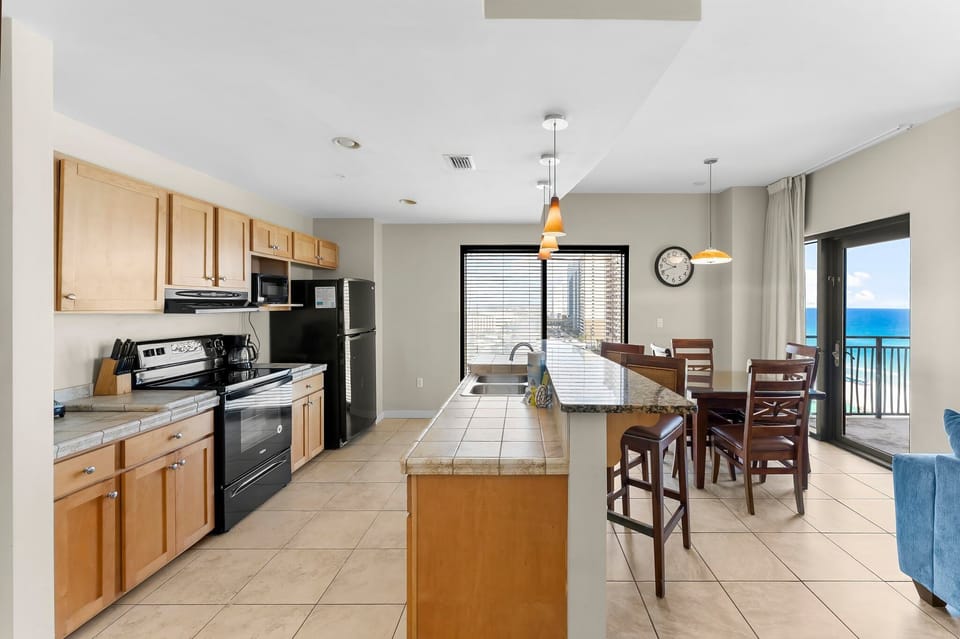 5-web-or-mls-15100 Front Beach Rd 935-6