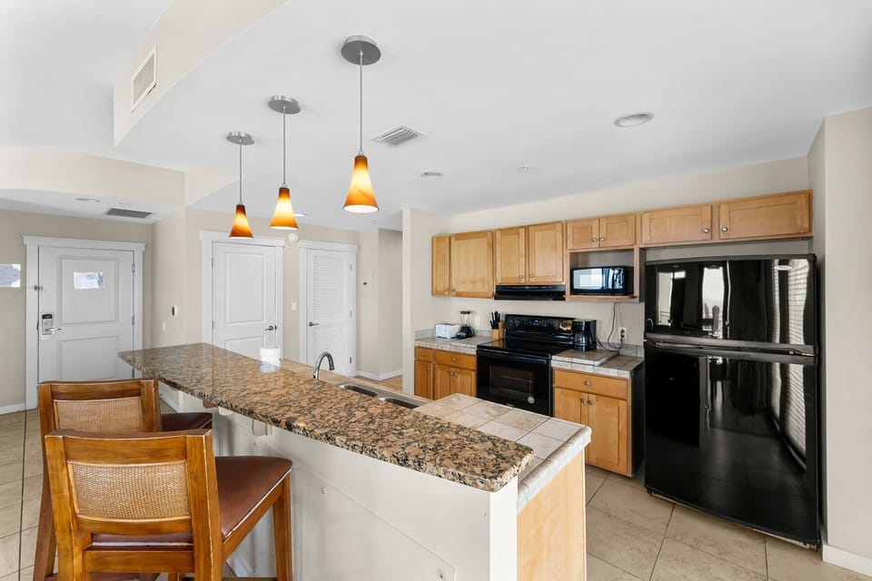 8-web-or-mls-15100 Front Beach Rd 935-9