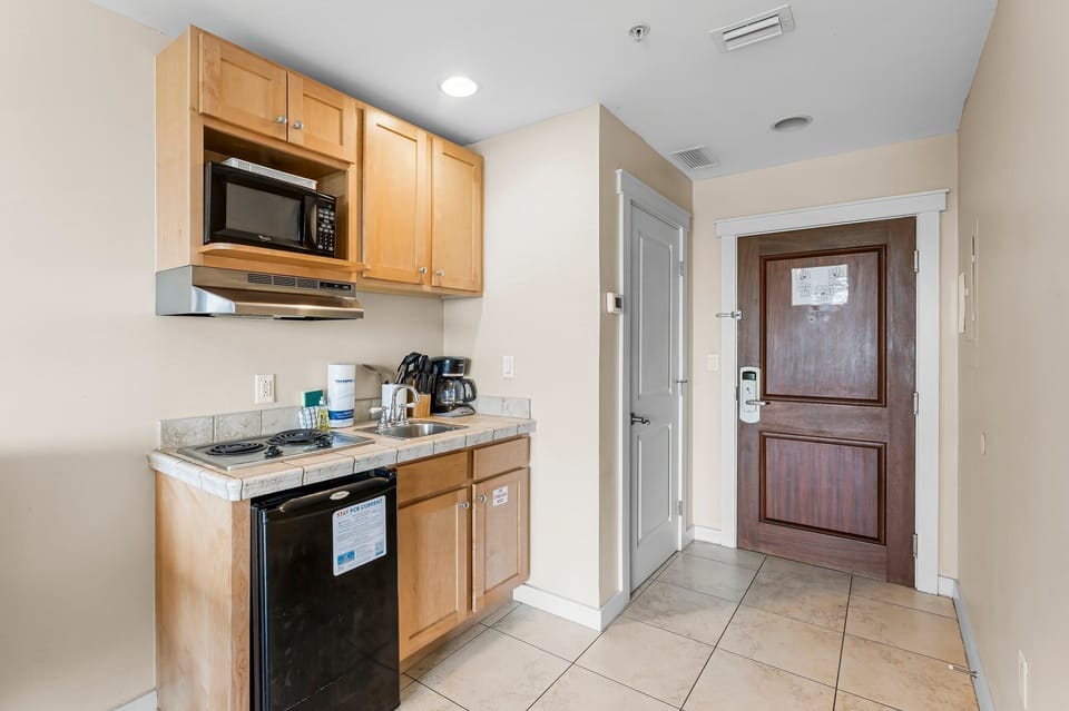 1-web-or-mls-15100 Front Beach Rd 1125-1