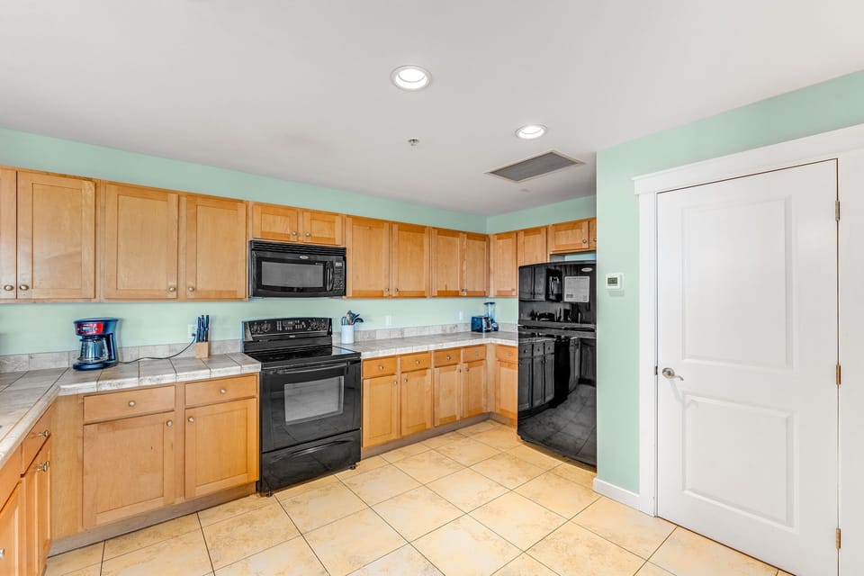 11-web-or-mls-15100-front-beach-rd-1605