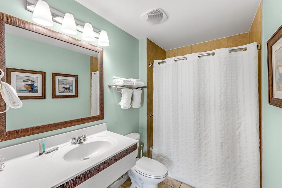 21-web-or-mls-15100-front-beach-rd-1605