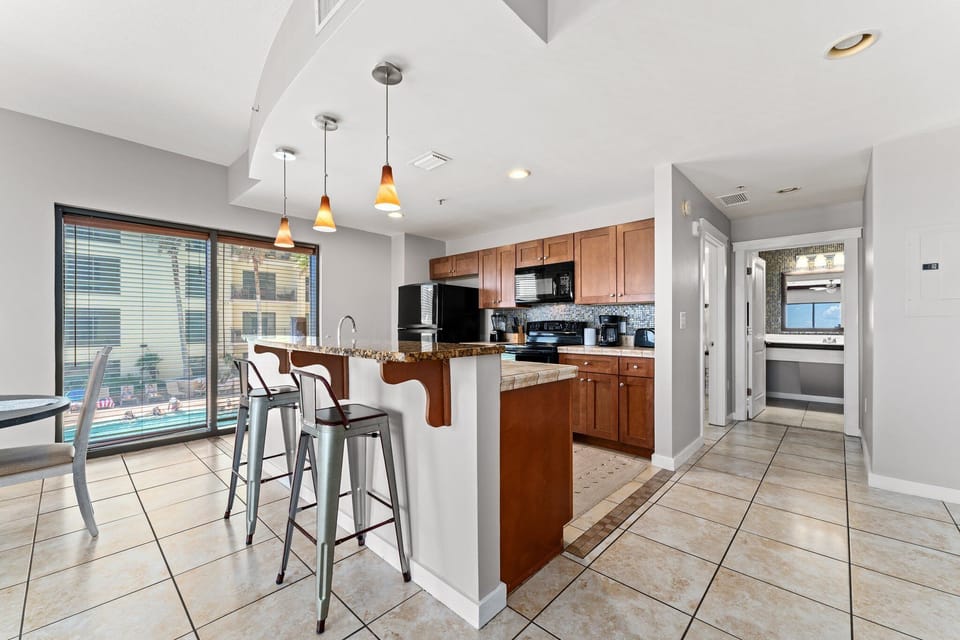 8-web-or-mls-15100-front-beach-rd-unit-536