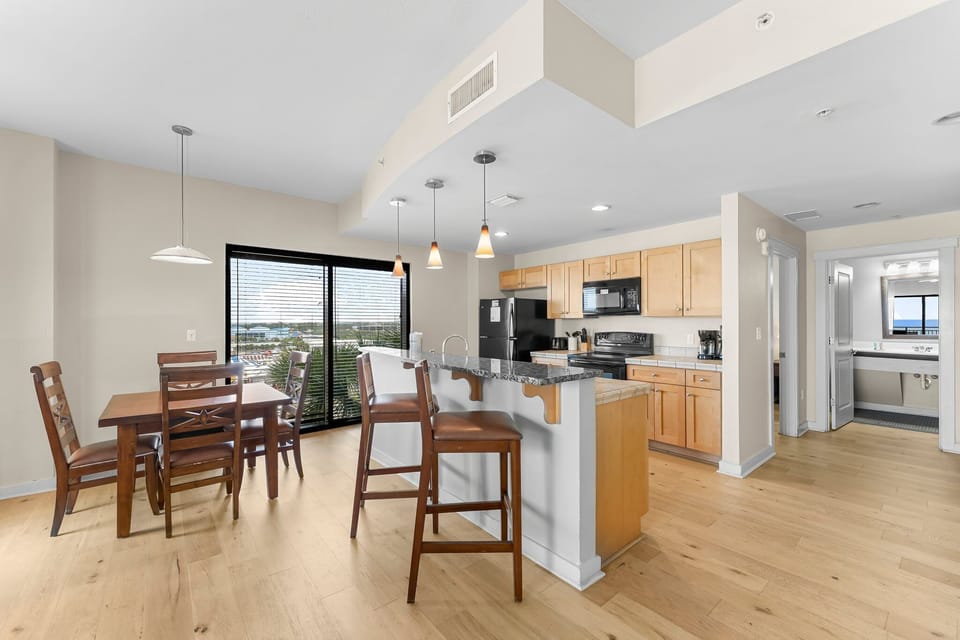 11-web-or-mls-15100  Front Beach Road 603-6