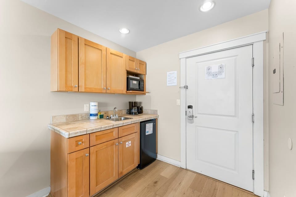 1-web-or-mls-15100 Front Beach Rd 601-1