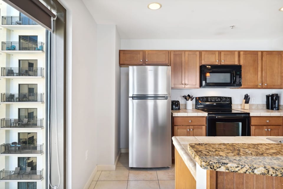 9-web-or-mls-15100-front-beach-rd-11361138