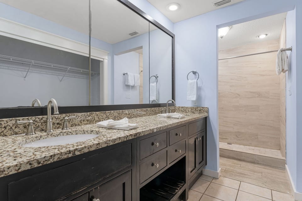 13-web-or-mls-15285-front-beach-rd-702
