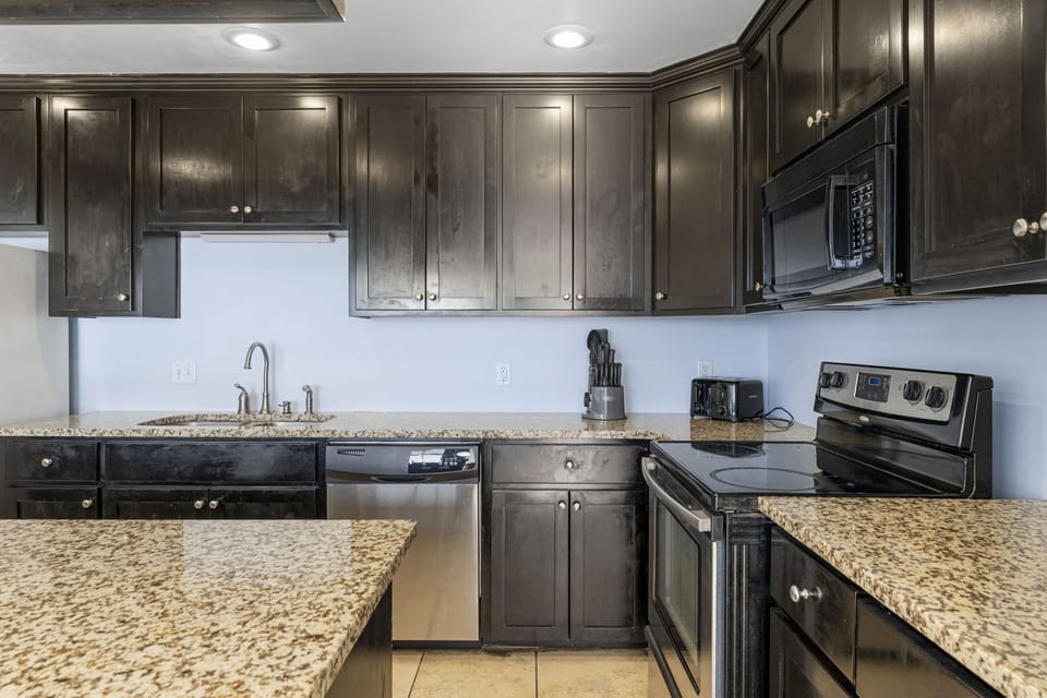 17-web-or-mls-15285-front-beach-rd-702