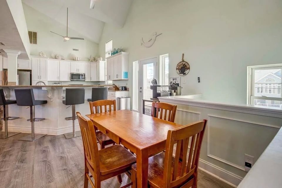 Extra Dining Table with 4 chairs