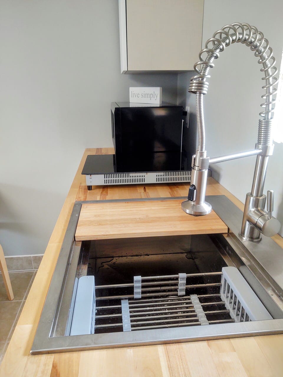 Deluxe Studio | Private kitchen | Microwave, coffee/tea maker, eco-friendly cleaning products, freezer