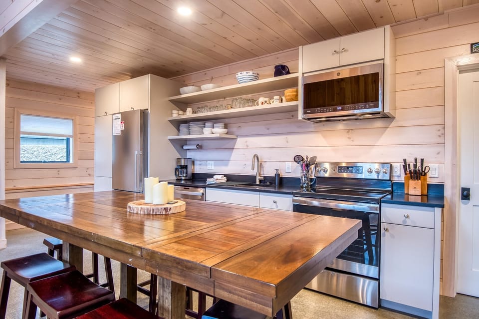 Fully applianced kitchen