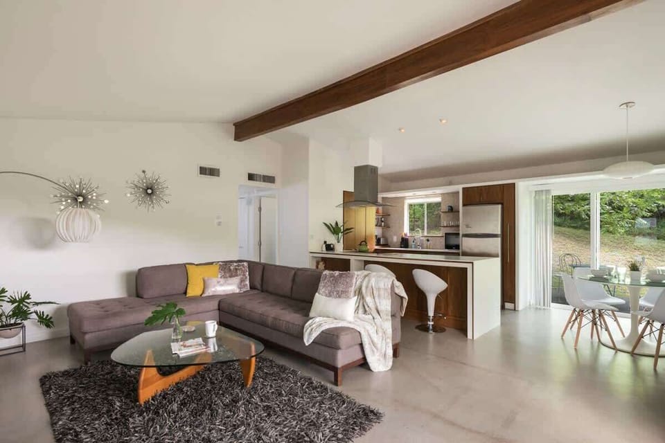 Relax in luxury in your private, quiet oasis near lively SoCo (S. Congress)