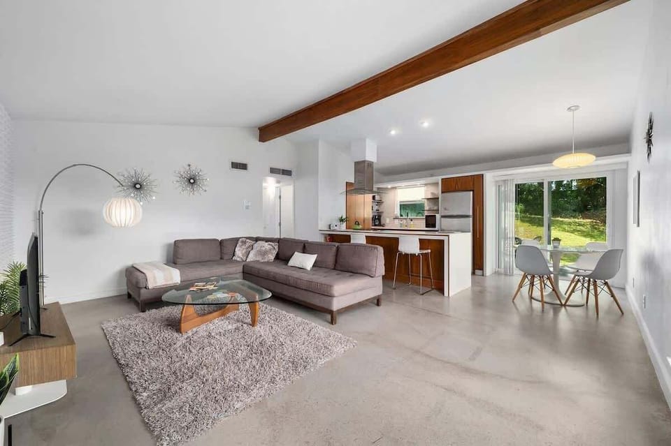 Relax in luxury in your private, quiet oasis near lively SoCo (S. Congress)