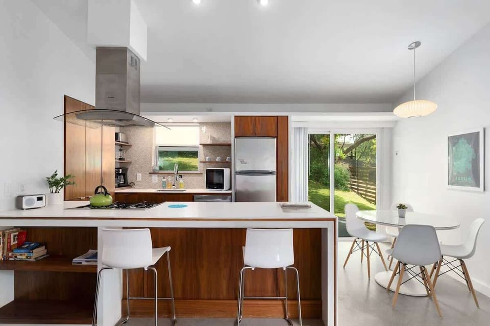 Open kitchen-dining room