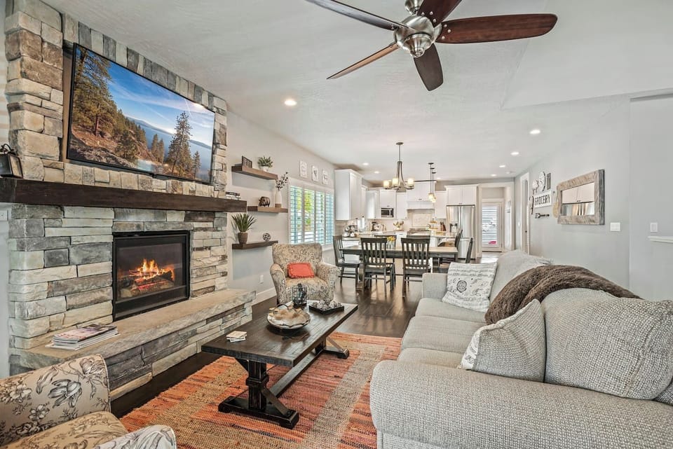 4. Living room with a sandstone gas fireplace. 
