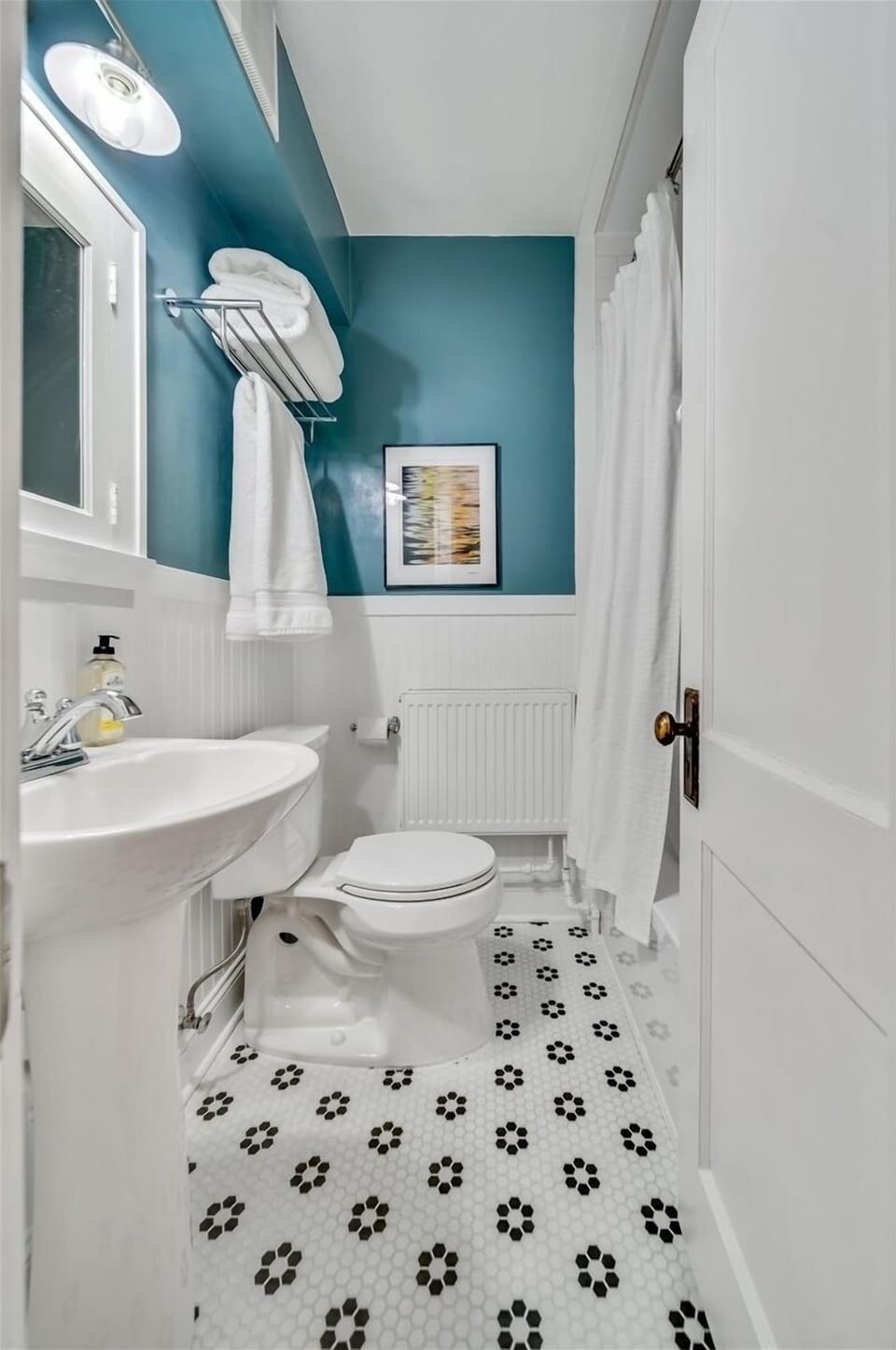 Main floor bathroom - tub/shower combo