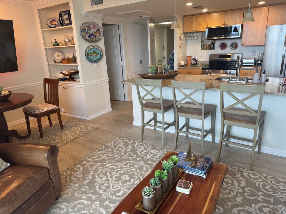 Plenty of seating for meals. Three at the counter and four at the dining table.