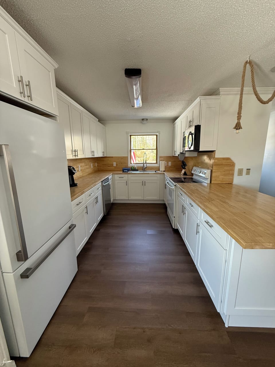 Full kitchen