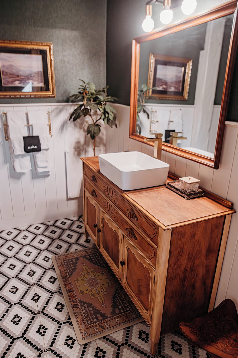 Comfort Room | Bathroom | Free toiletries, hair dryer, towels, soap
