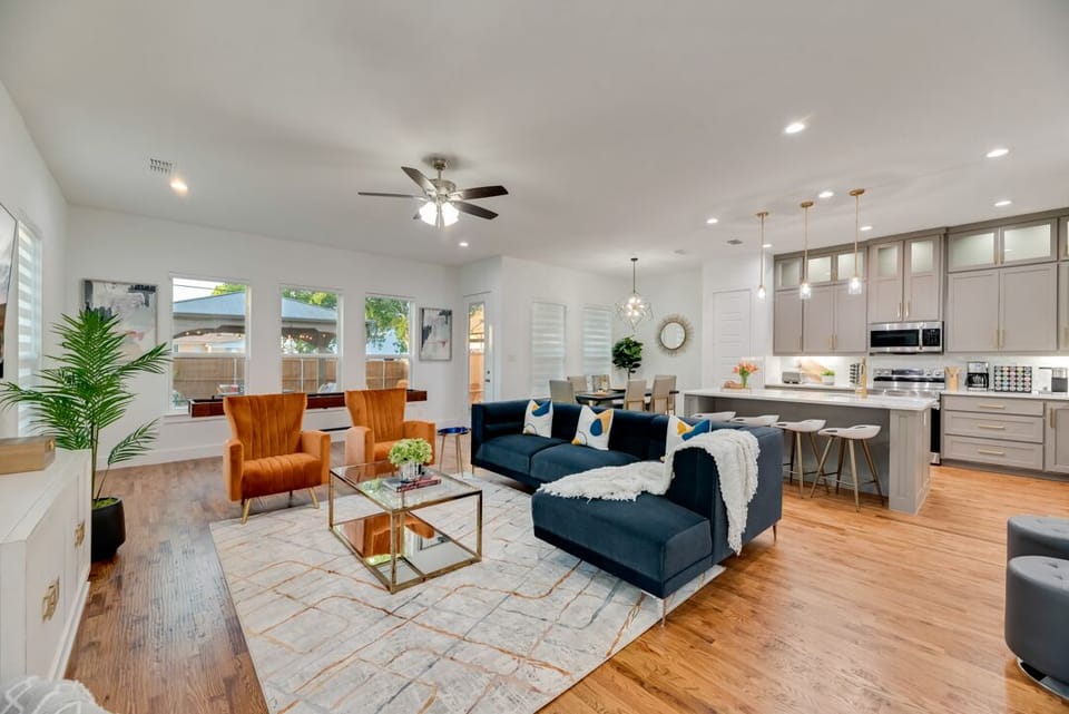 Plenty of space for gathering your group of up to 12!