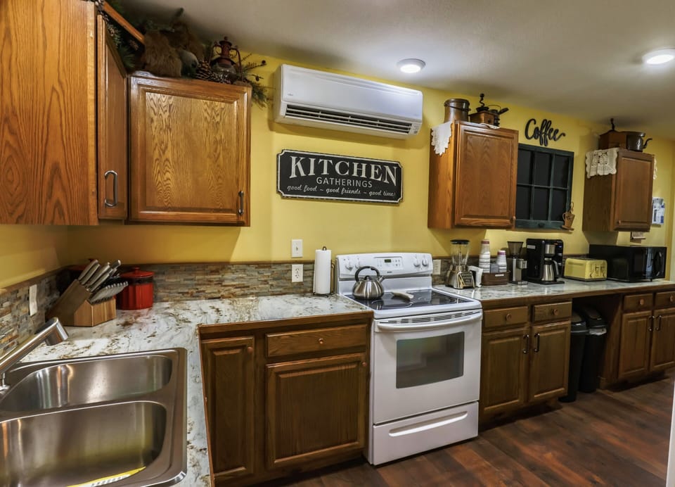 The SPLITTER over the stove, provides the A/C.  Ceiling fans help circulate air.