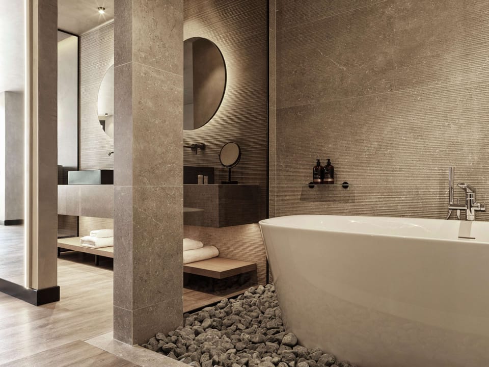 One-Bedroom Penthouse Suite Sea View | Bathroom | Eco-friendly toiletries, hair dryer, bathrobes, slippers