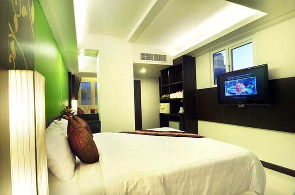 Superior Room, 1 Double Bed | Desk, laptop workspace, free WiFi, bed sheets