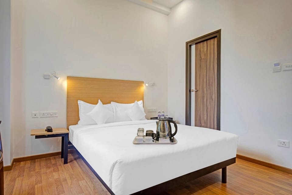 Deluxe Double Room | Hypo-allergenic bedding, desk, laptop workspace, blackout drapes
