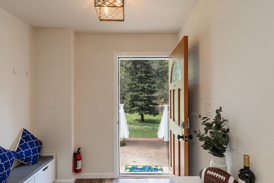 Entryway - access to the lawn
