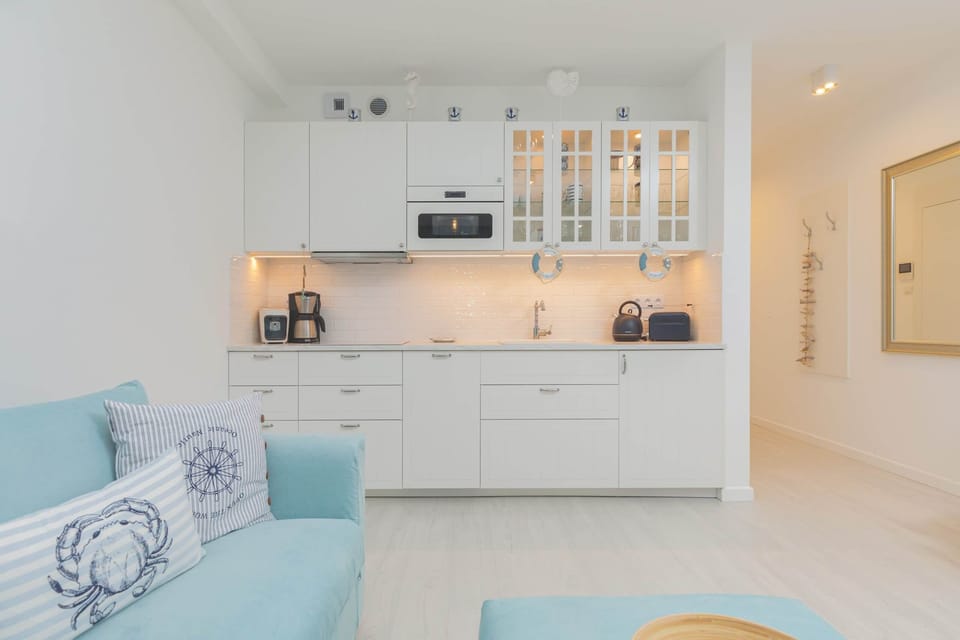 Fully equipped kitchenette in the studio.