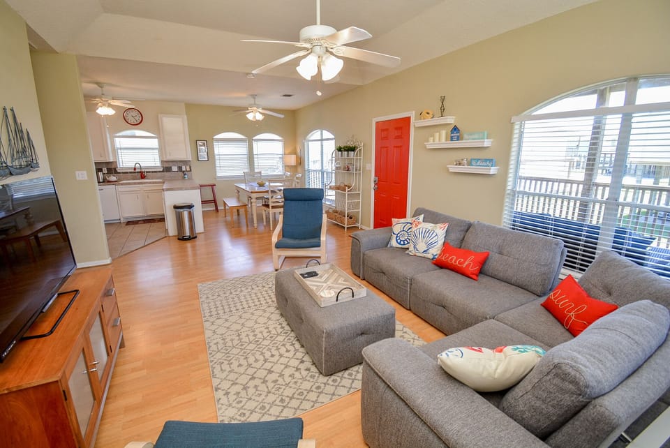 Cozy Sectional and 2 chairs