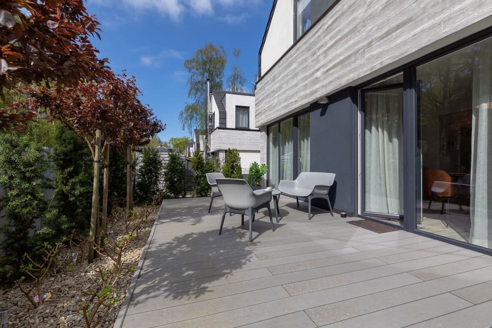 Terrace with garden furniture, where you can relax and enjoy grilling (the facility has a gas grill) on warm summer evenings.