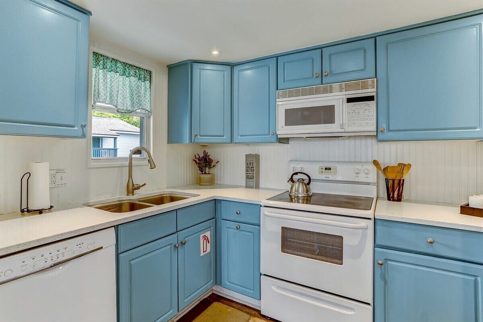 Fully Equipped Kitchen with All of the Conveniences of Home