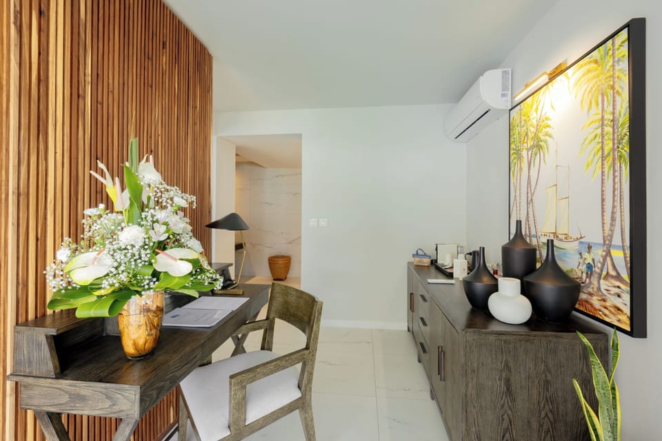 Suite, Private Pool | Premium bedding, minibar, in-room safe, desk