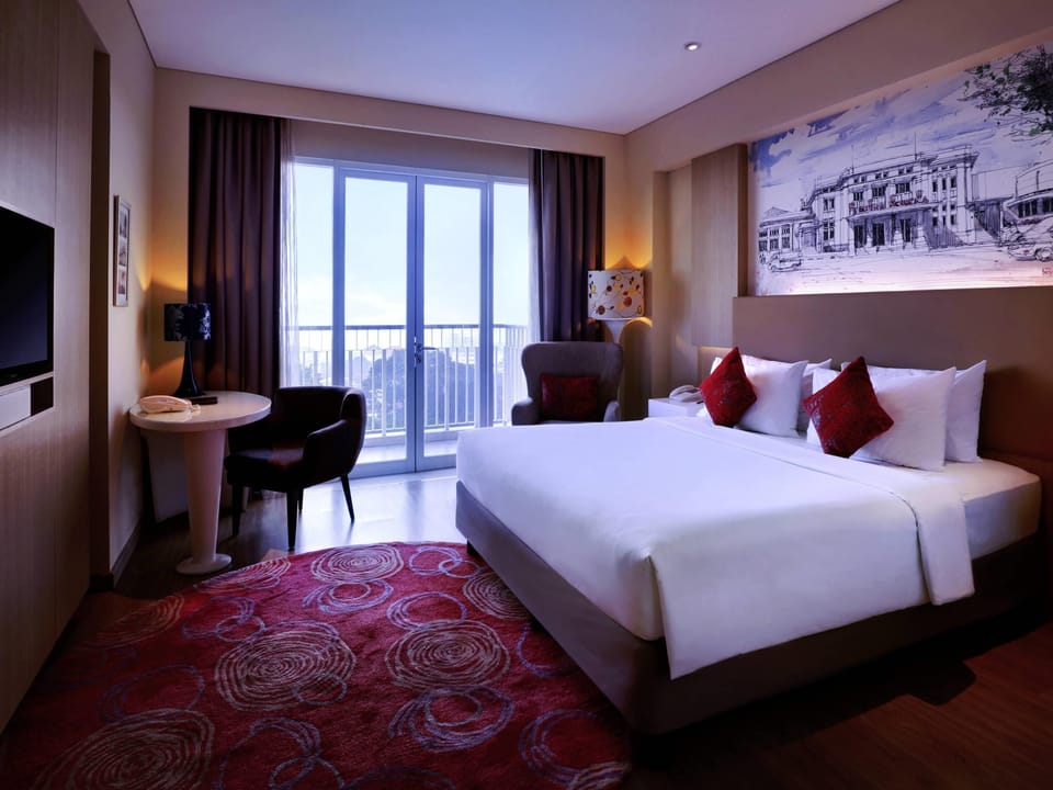 In-room safe, desk, laptop workspace, soundproofing