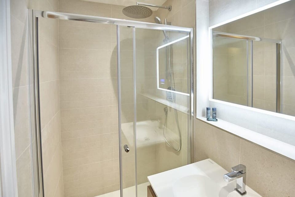 Sandcastles Apartment, Whitby - Host & Stay