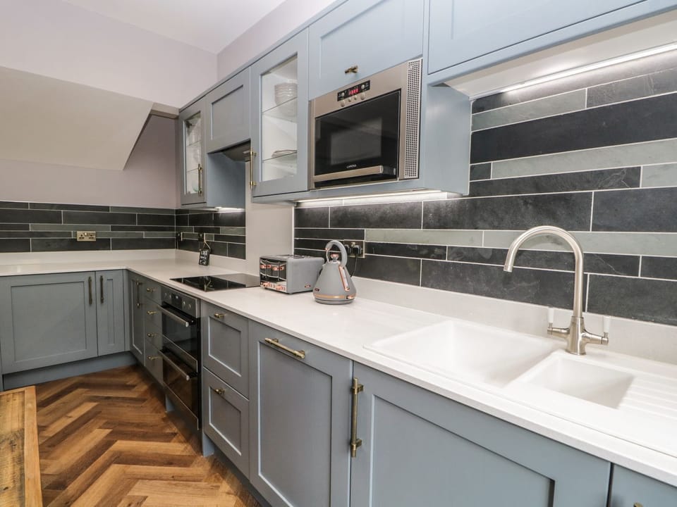 Cottage | Private kitchen | Fridge, dishwasher, electric kettle, toaster
