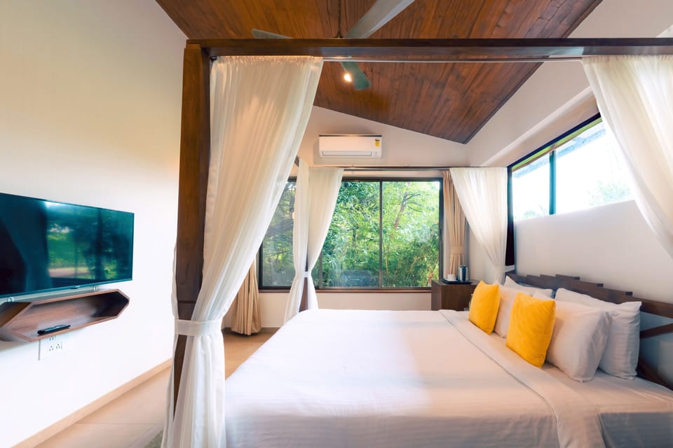  Pond Pad | Free minibar, desk, laptop workspace, free WiFi