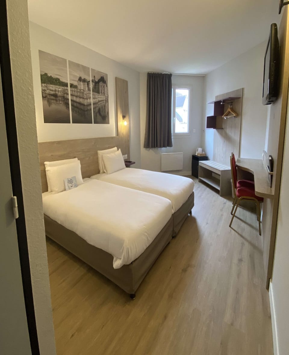 Premium bedding, desk, blackout drapes, soundproofing