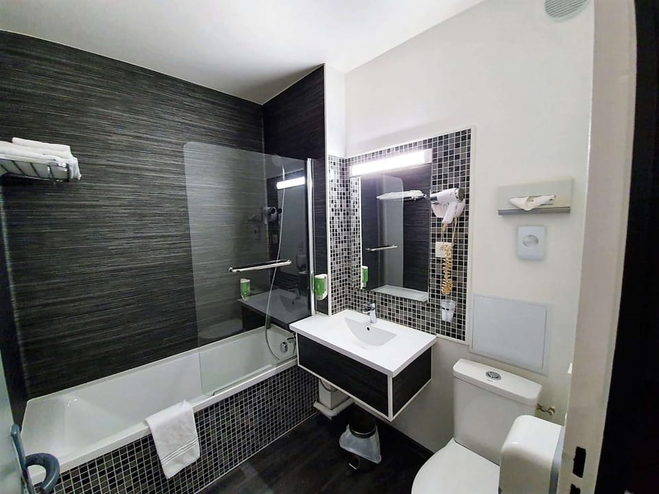 Eco-friendly toiletries, hair dryer, towels