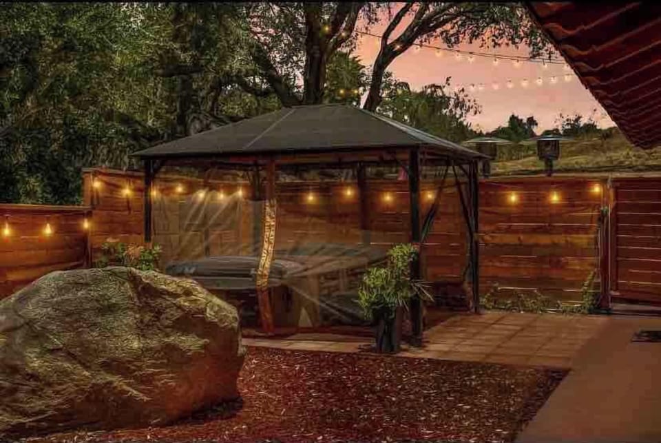 Outdoor spa tub