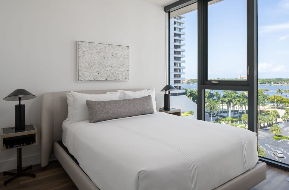 Premium bedding, Tempur-Pedic beds, minibar, in-room safe
