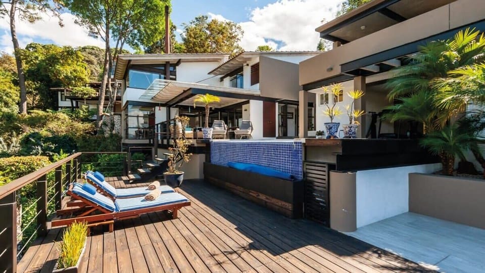 La terraza cuenta con vistas increíbles y tiene mucho espacio para poder disfrutar de ella.